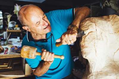 Bisceglie, nella bottega di Paolo Ricchiuti: intagliatore doratore e "artista del sacro"
